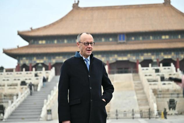 德国人49%把中国当对手，成了欧洲最鹰派，他们就是装可怜甩锅必须得说，最近欧洲