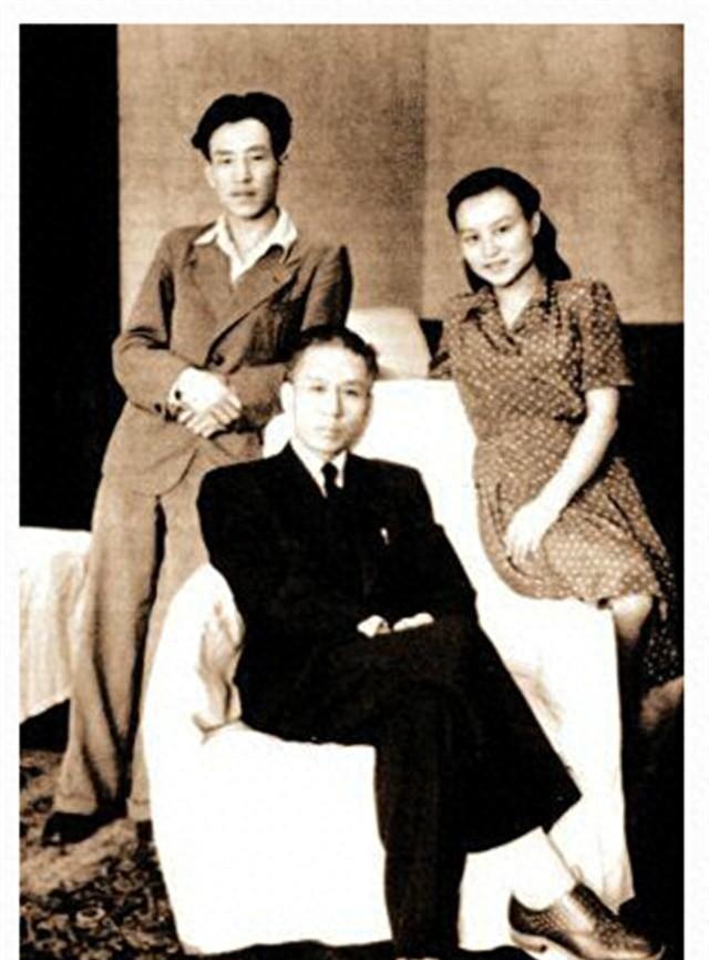 刘少奇失散多年的儿子回家后却嫌他太穷1946年夏天的南京路口，“小子，你想不想