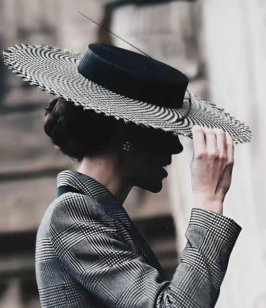 凯特这操作，有点迷惑了！近期的活动中，凯特居然佩戴了香奈儿的造型，这操作，谁懂