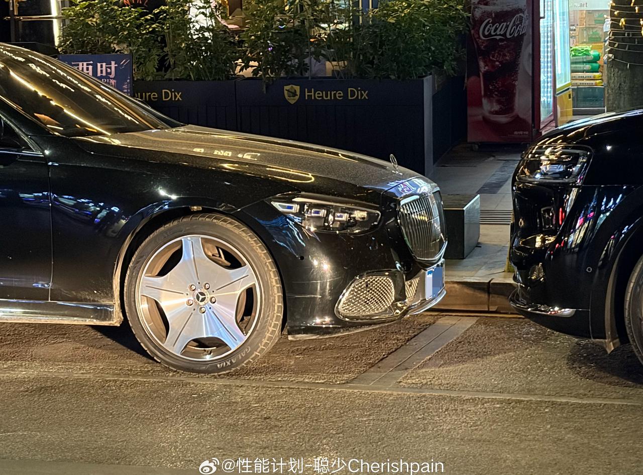 第一眼：迈巴赫第二眼：嗯？[思考]​​​