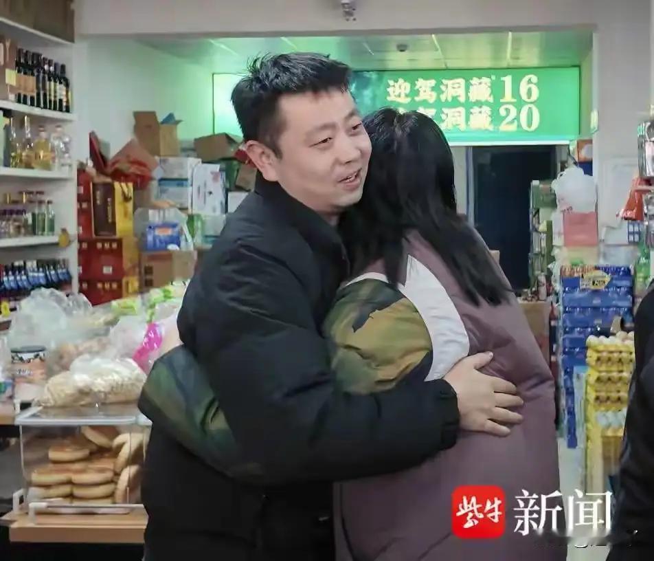 他只是买东西，却成了老板娘的救命恩人苏州一男子到超市购物结账时，老板娘突然毫