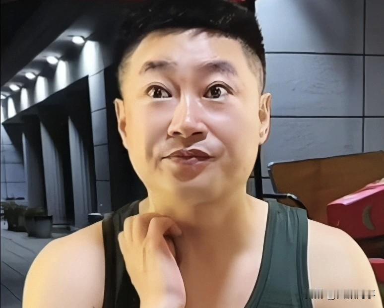 二驴讲述曾与辛巴闹掰真实内情原因，时隔三年为徒弟开脱“青岛事件”舆论节奏，自述石