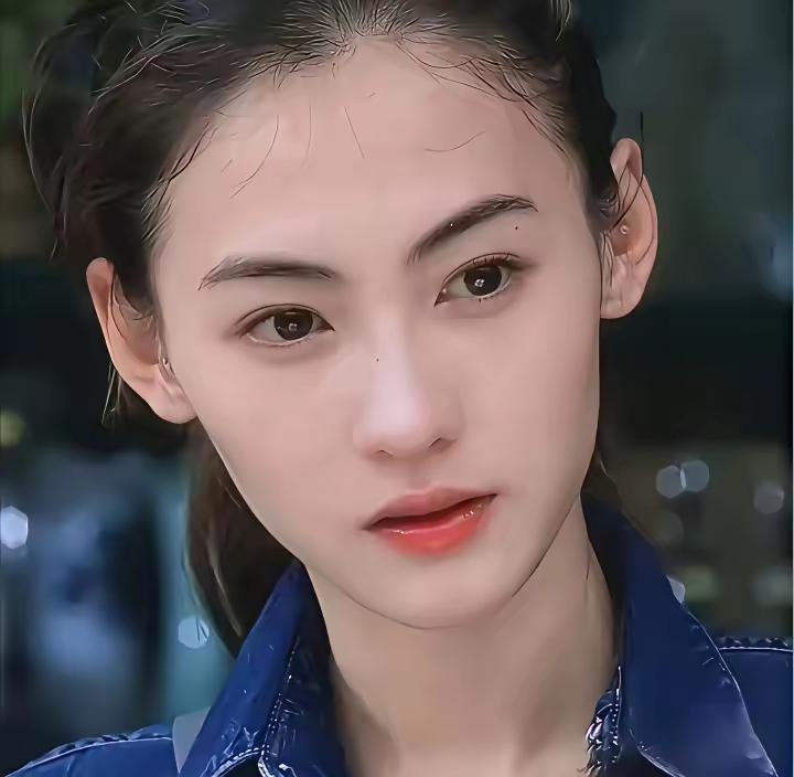 当年，windows98壁纸，倾国倾城。如今，windows11，也半老徐娘
