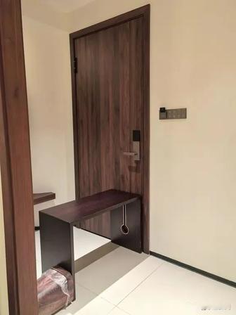 太窒息！福建福州，患有重度抑郁的女子和丈夫、朋友住民宿，房门明明反锁，她洗完澡正