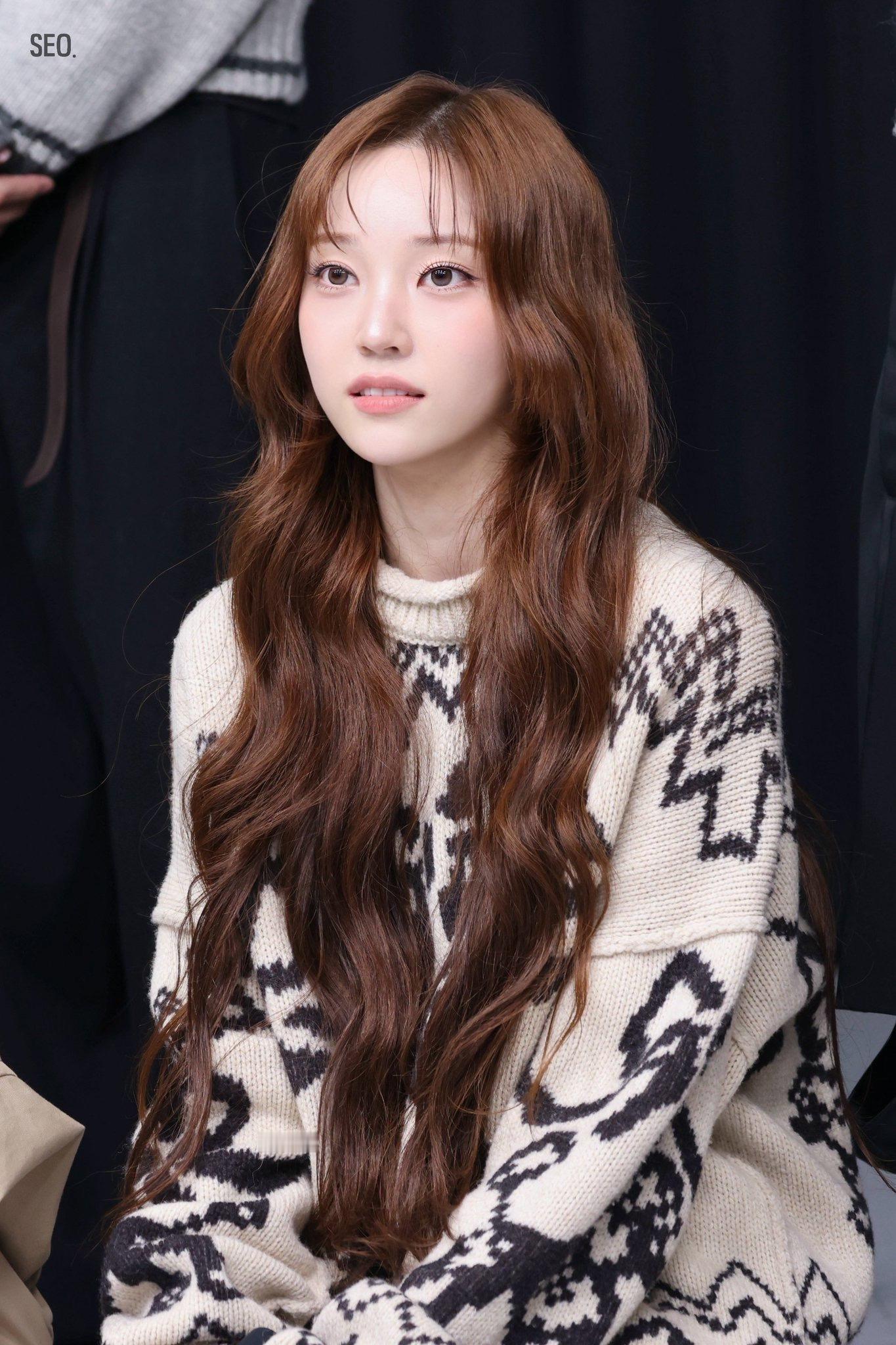 投稿【李荣书】小猫就这样每天呆呆的看着这个世界