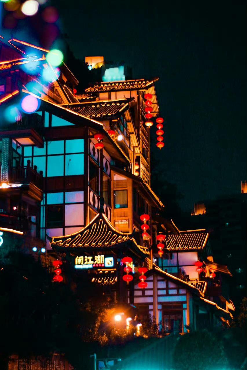 重庆，虽然不是天堂，但却是最食烟火的人间，有着太多让人留恋的风景。