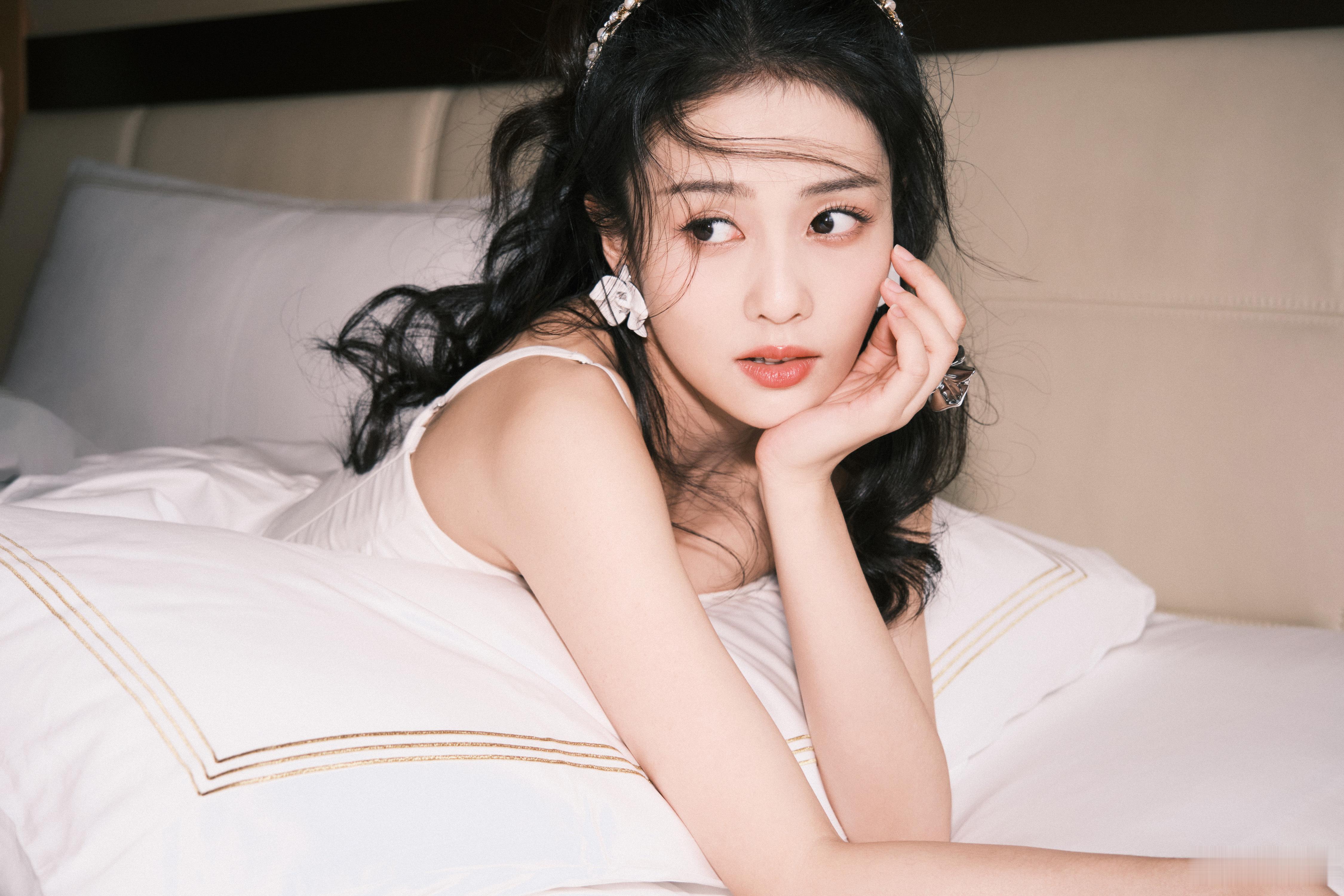白鹿姐姐身材很曼妙白鹿马甲线
