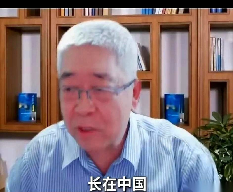 北大教授乔晓春这次真的被惹毛了。在最新录制的视频里，这位平时温和沉稳的老教授，