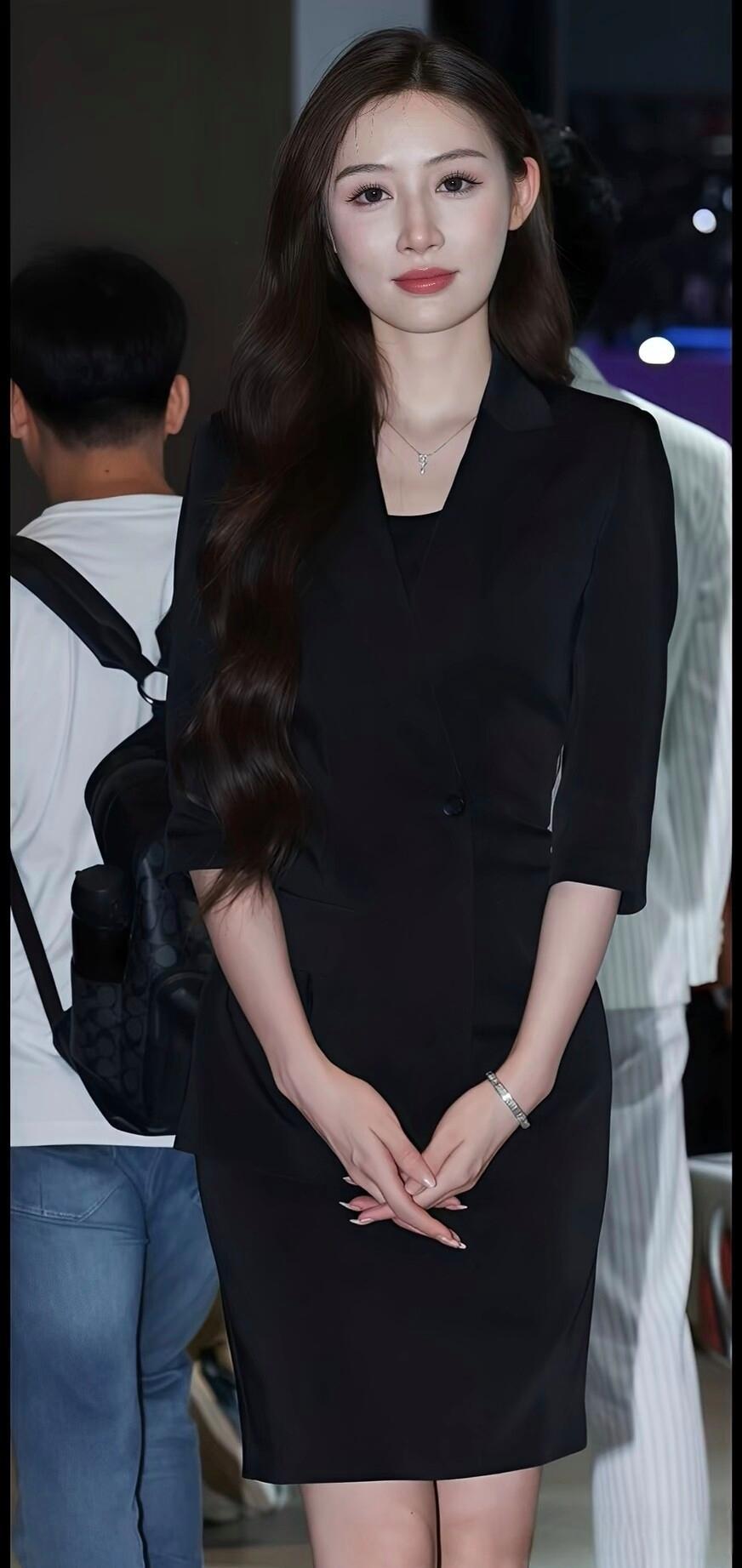 如何穿出黑色高级感呢?黑色西装分享黑色职业装穿搭气质女神穿搭分享！