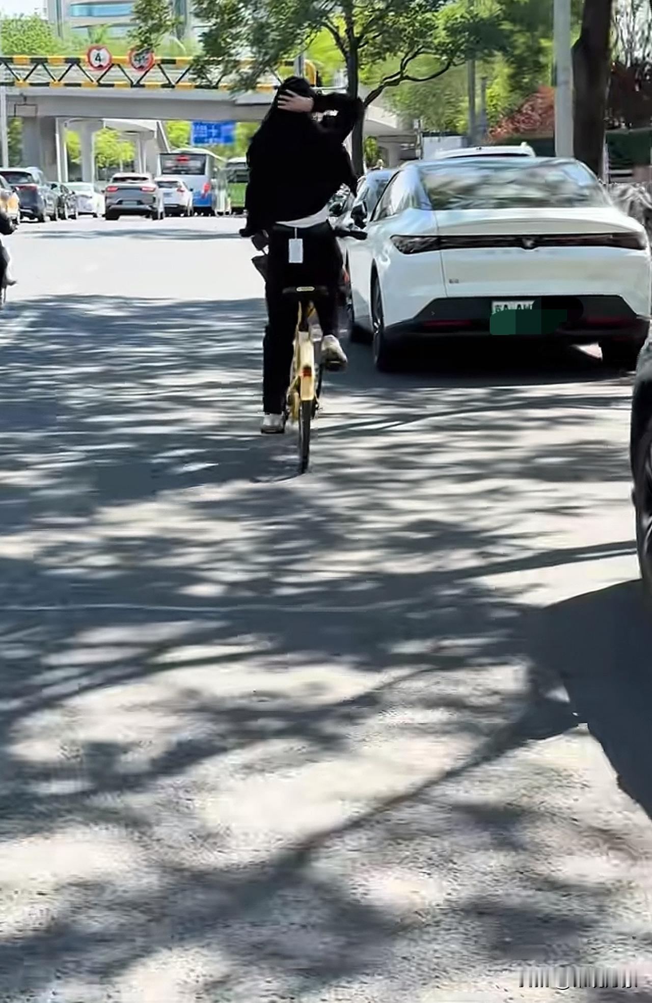 小姐姐，裤子要穿着合适就别再退了…