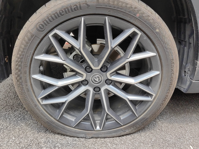 马牌轮胎的悲哀，又菜又贵！马牌轮胎也是服了，轻轻一碰就洗白，问了好多家，重庆店