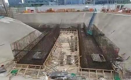 看到胖东来在许昌自建“梦之城”的消息，心里莫名被戳了一下。总投资65亿，全部自有资金，不贷款、不垫资
