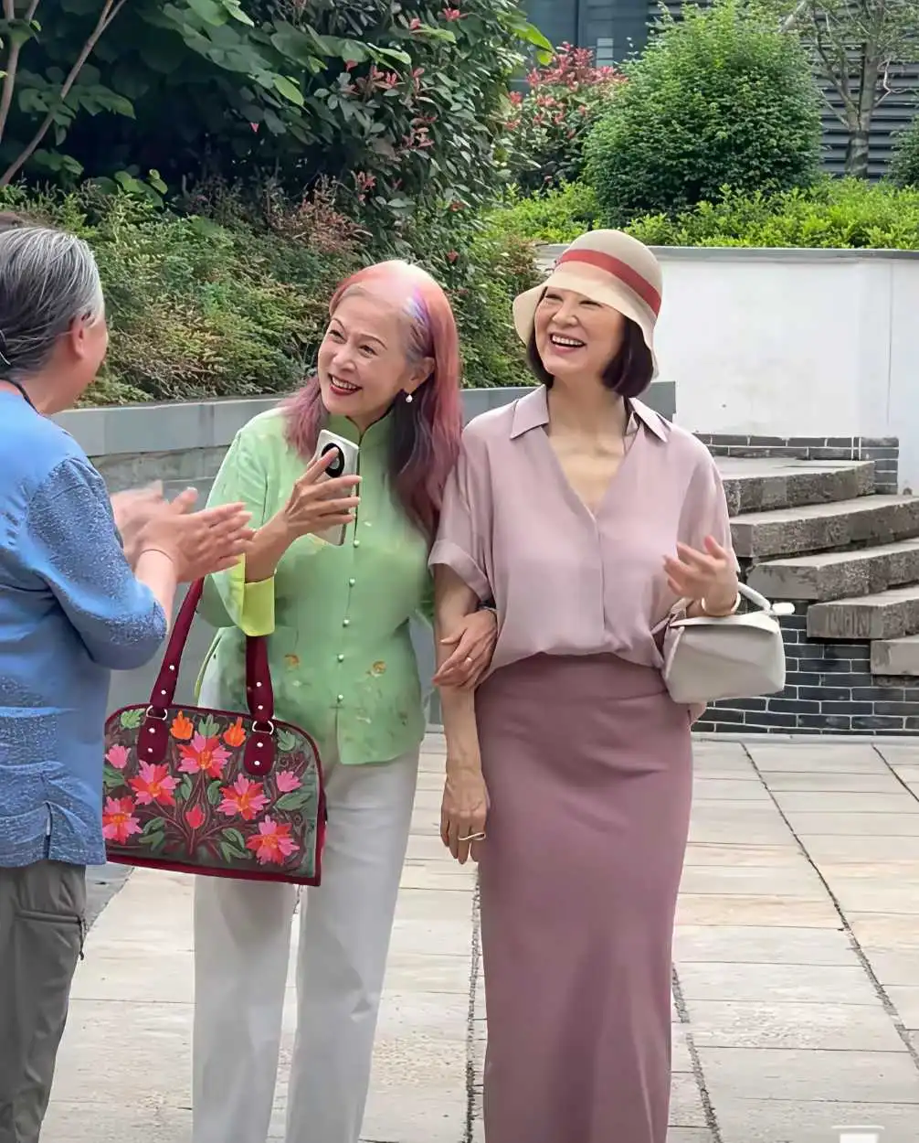 她老了也比很多年轻女人美