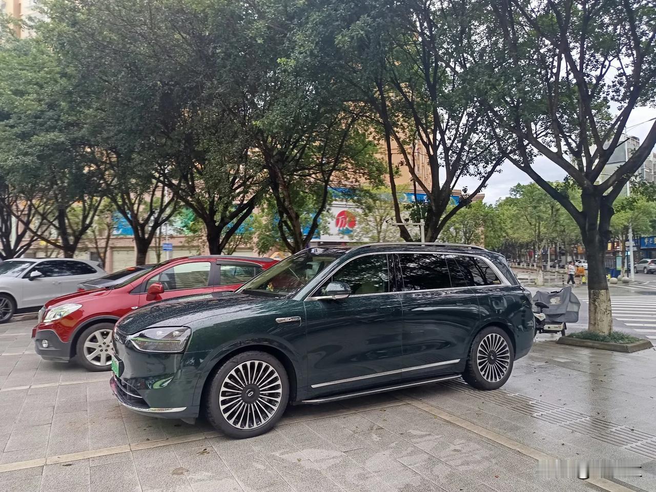 在我们小县城看到不下于5辆M9了而且都是本地牌不是北上广深那种过年过节回老