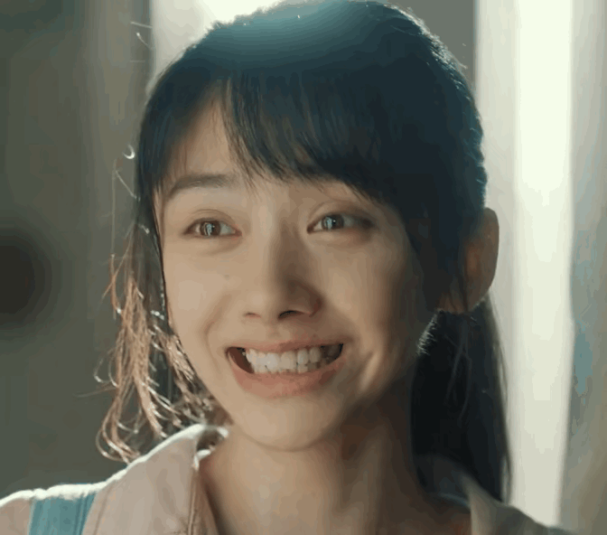 有点想不通王影璐资源为什么这么好？献鱼这种妆造，换成其他小花应该都能爆出来了吧，