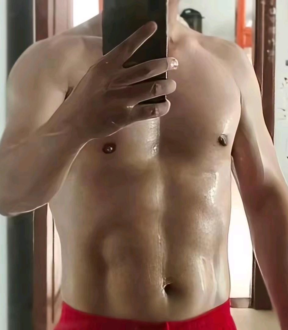 有缘刷到的都不要吝啬你的时间，停留一分钟评论一下，50+的年纪有这样的身材，你觉