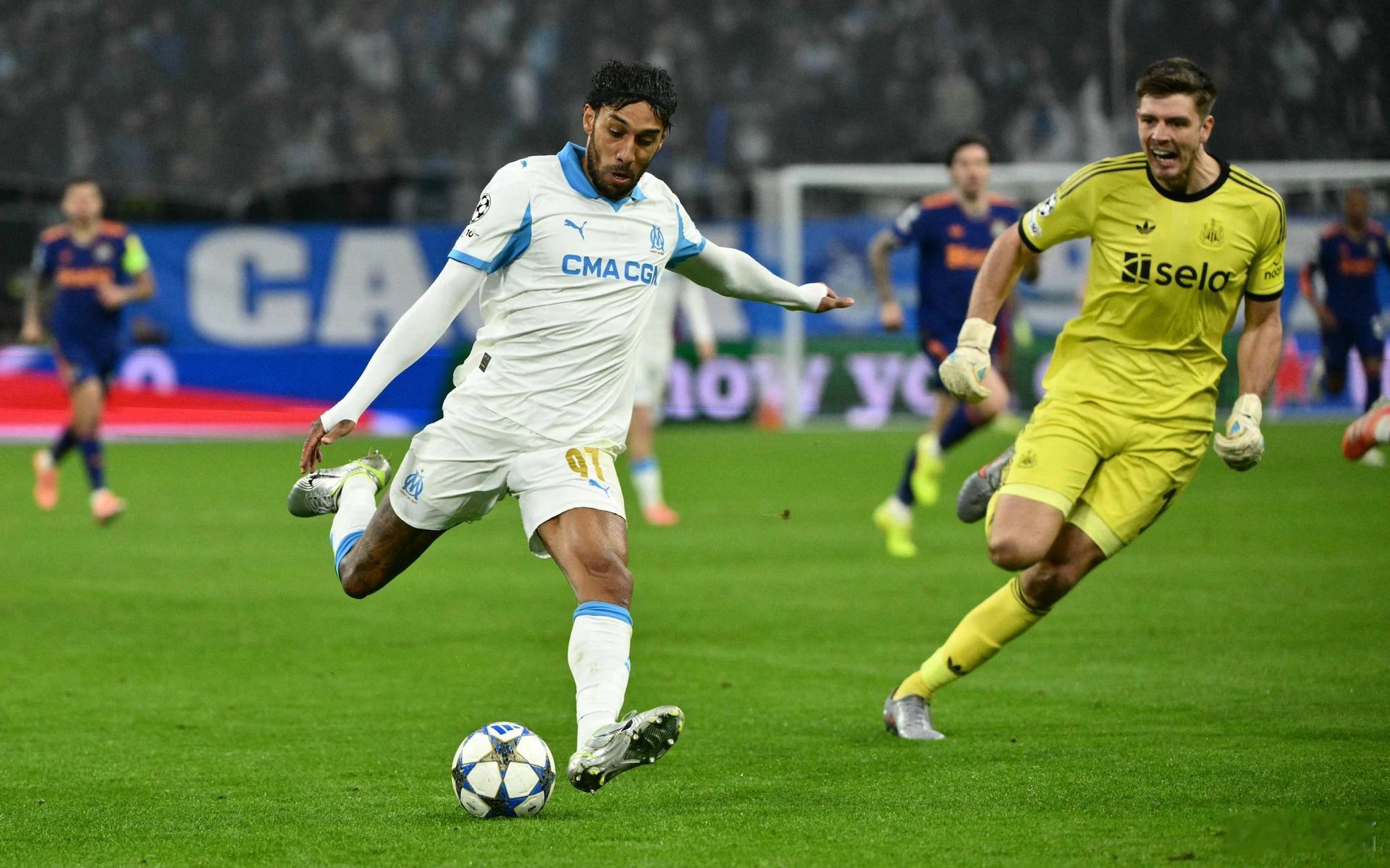 马赛2比1纽卡斯尔纽卡斯尔竟然被一个36岁老将给干了，多少有些丢人。赛前人们讨