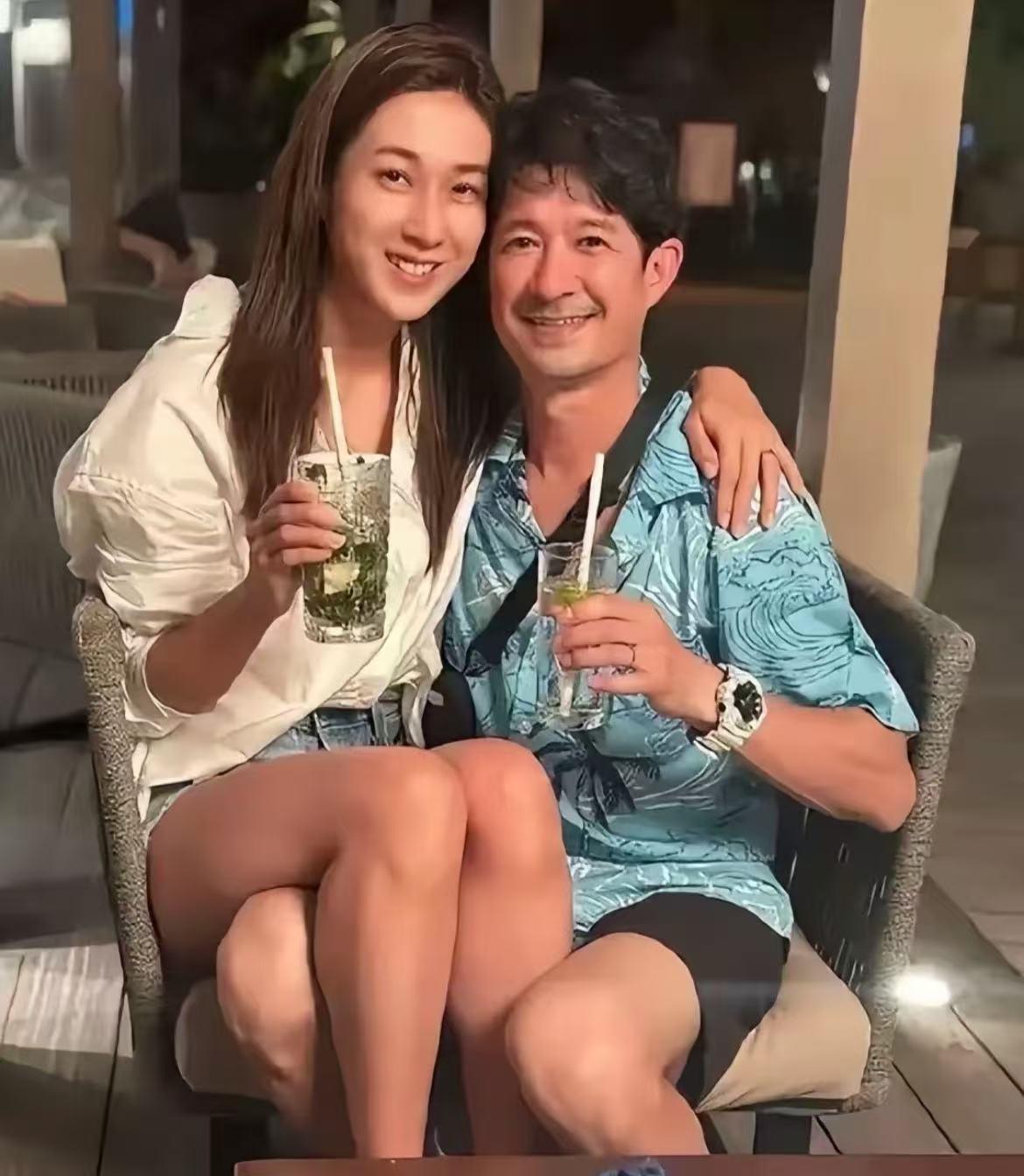 41岁钟嘉欣争夺孩子抚养权并不突然其实很早之前就有所预兆除了频繁和林峰搭台唱