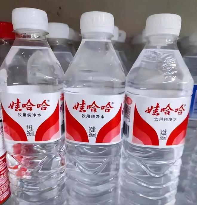 为什么喝瓶装水时总觉得喝不完最后一口？是错觉还是瓶子设计的小心机？不知道你有