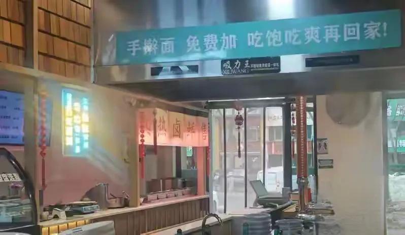 西宁面馆标语引争议，拿陋习当创意真的可行吗？2026年4月11日，青海西宁城