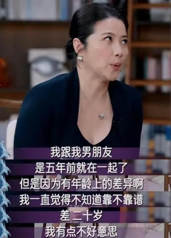 10月15日，著名主持人李静邀请颜丙燕做客《看见，更年期》节目。二人在节目中聊到