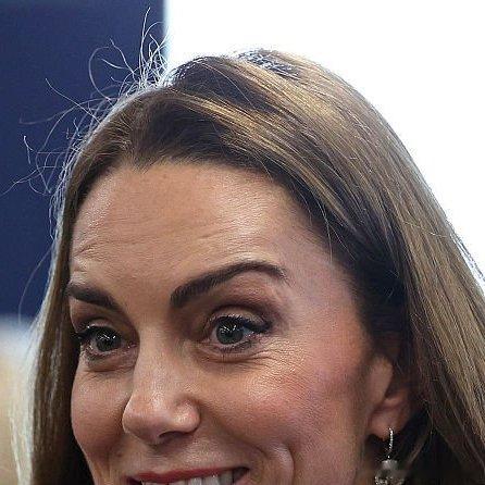 【揭皮凯特】外网粉丝认为凯特除了患有饮食失调和cancer，还怀疑她精神状况不佳