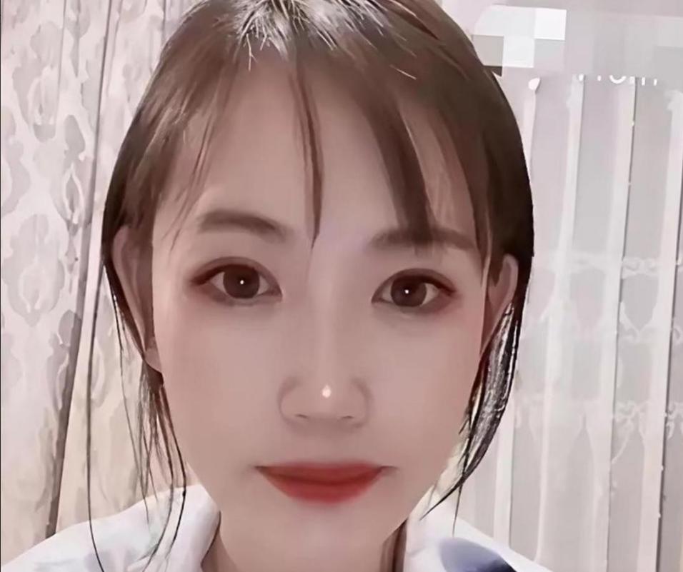 马蓉半夜发微博，说离婚快九年，自己“人财两空”。她承认当年太年轻选错人，也承认宋