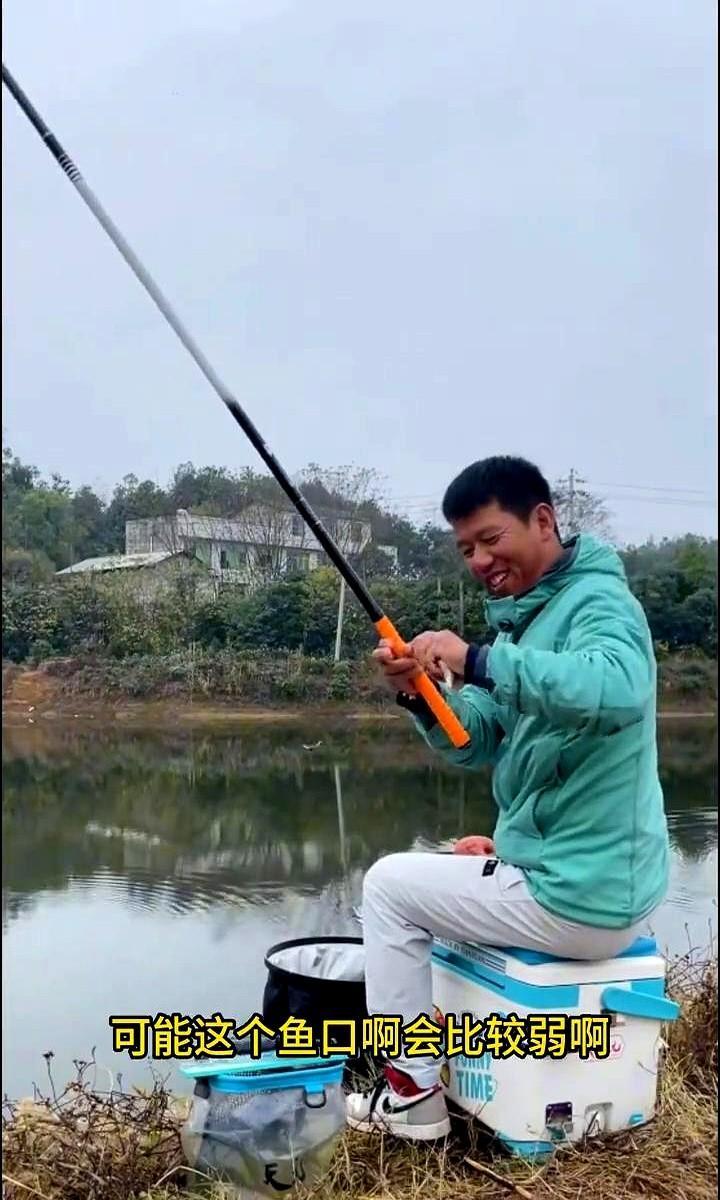 冬天野河漂不动？因为你还在看当天气温。河边老师傅的秘诀早变了——现在钓鲫鱼，