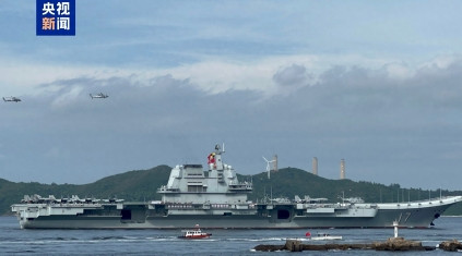 日本人破防了。山东舰访港，本来是件喜事，结果隔着一整个东海，先把日本网民的脸抽肿