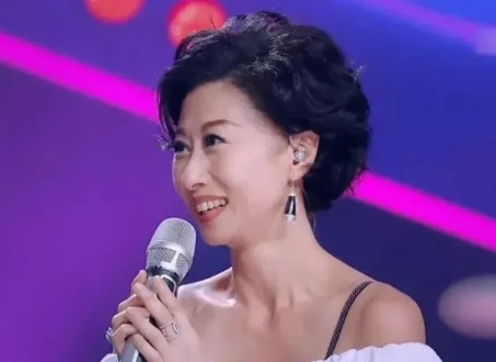 当年香港乐坛“天后”叶倩文在一档访谈节目中说，梅艳芳没退出乐坛时，我们这些女歌手