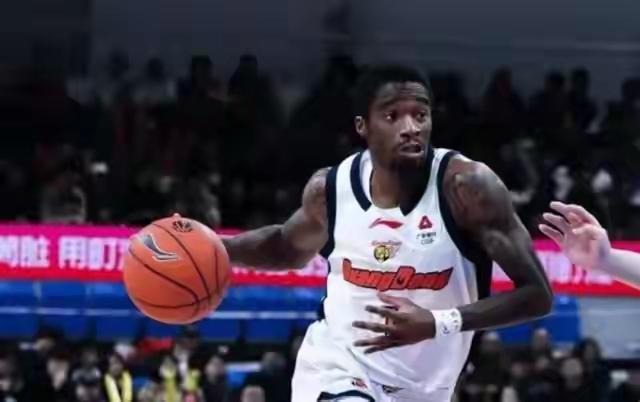 广东队换大外得季后赛咯，现阶段稳定在4强就完成任务，到时不用打附加赛，休赛季找个