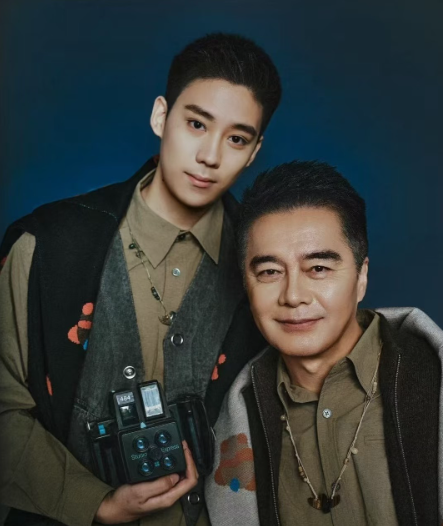 许亚军和何晴的儿子—许何，是怎么做到既不像妈又不像爸的？小哥哥五官分开看都没