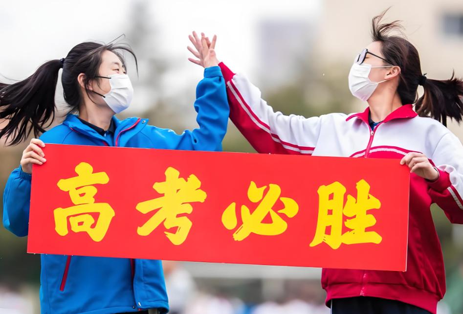 张雪峰说：“高考表面上看是考大学，学专业，以后找一个好工作，但是高考的本质，实际