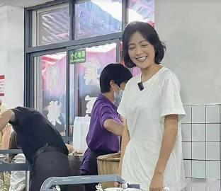 汪涵和杨乐乐明明只差4岁‎‏，﻿但‎‏看着像隔了一‎⁠辈，‏‏‏状态反...