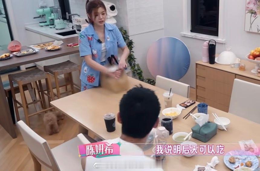 陈妍希和儿子起争执陈妍希想要二胎还是太温柔了，换应采儿早就开骂了“这是饭店吗？随