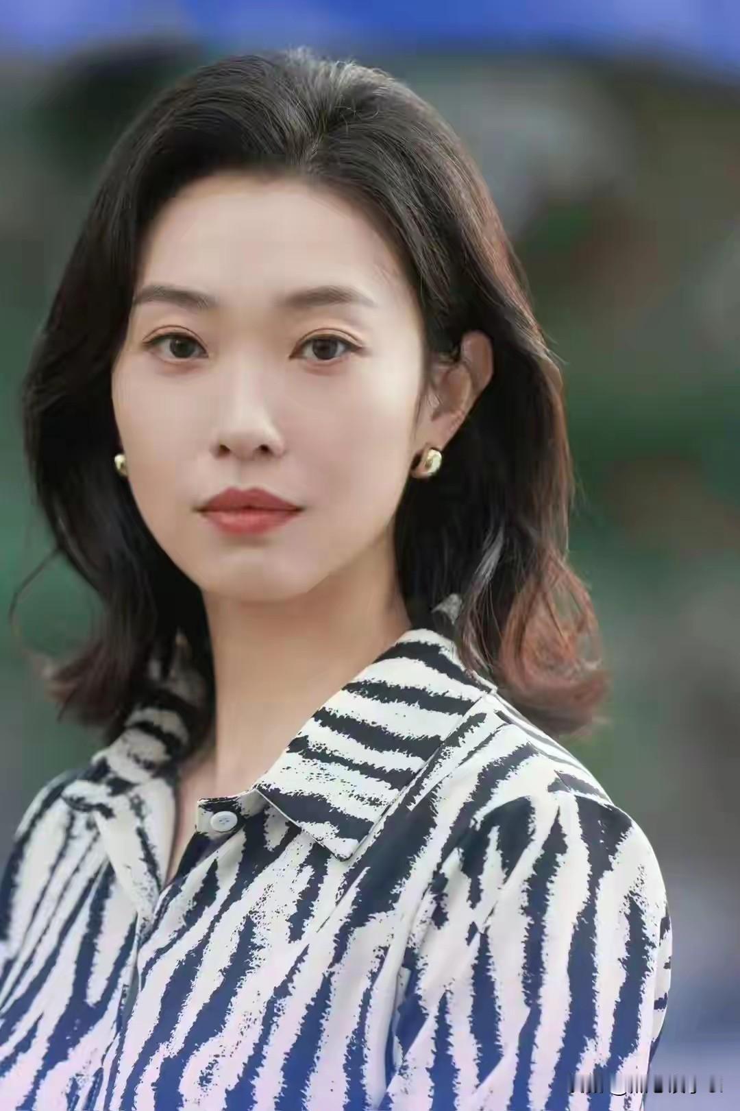 演员王佳佳在老舅表演中，得到大家的好评。她说，事业已经到了谷底了，我一整年没有戏