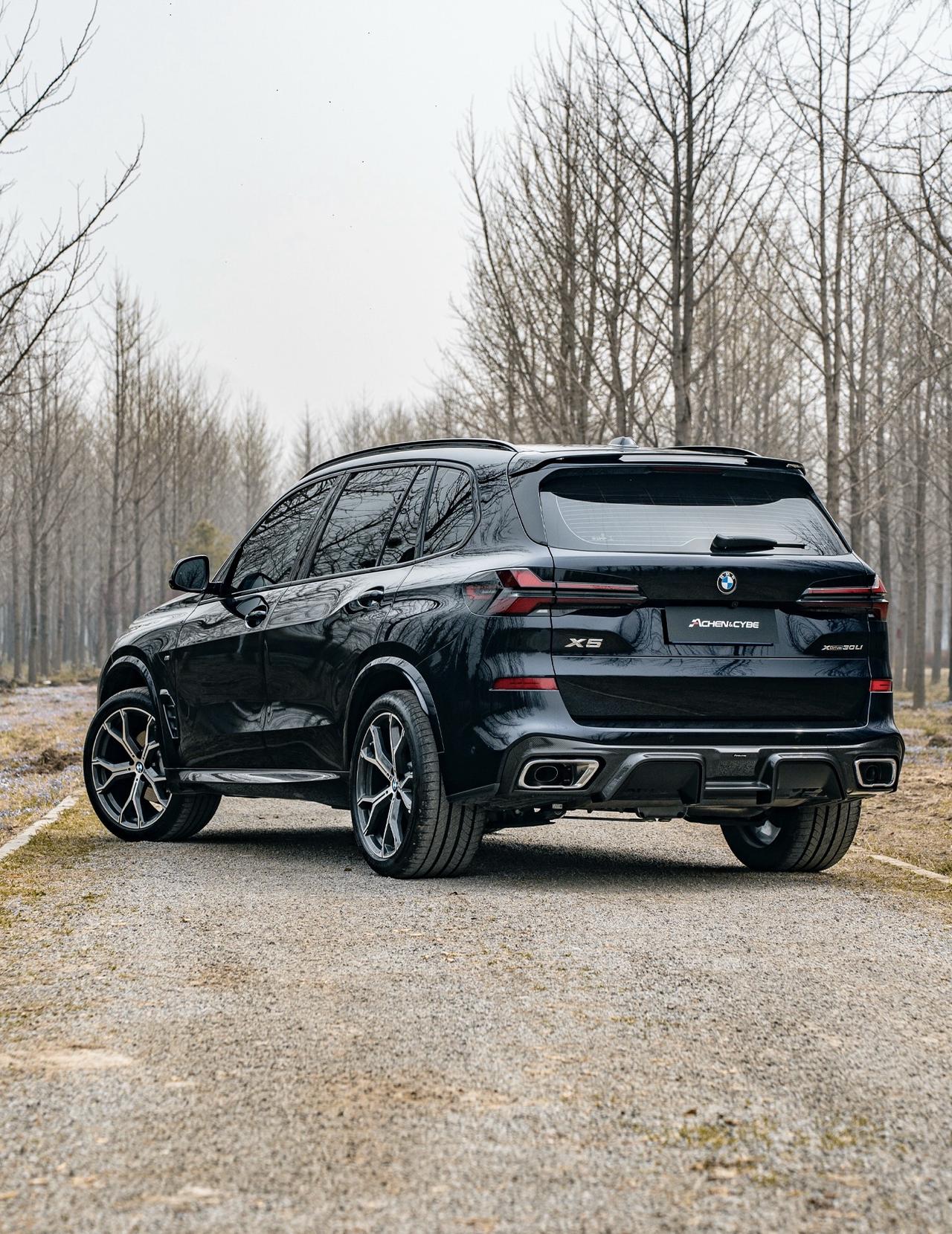 公路之王的美名，除了车辆自带的优质姿态，还需要有出色的套件来提升车辆颜值。雷肯茨