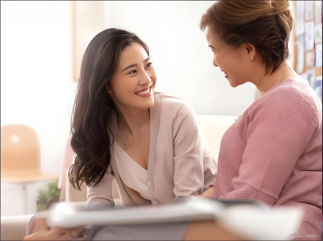 母女一席话，女儿决定明天就去相亲。女儿：妈，你不要再让我去相亲了。我不想结婚