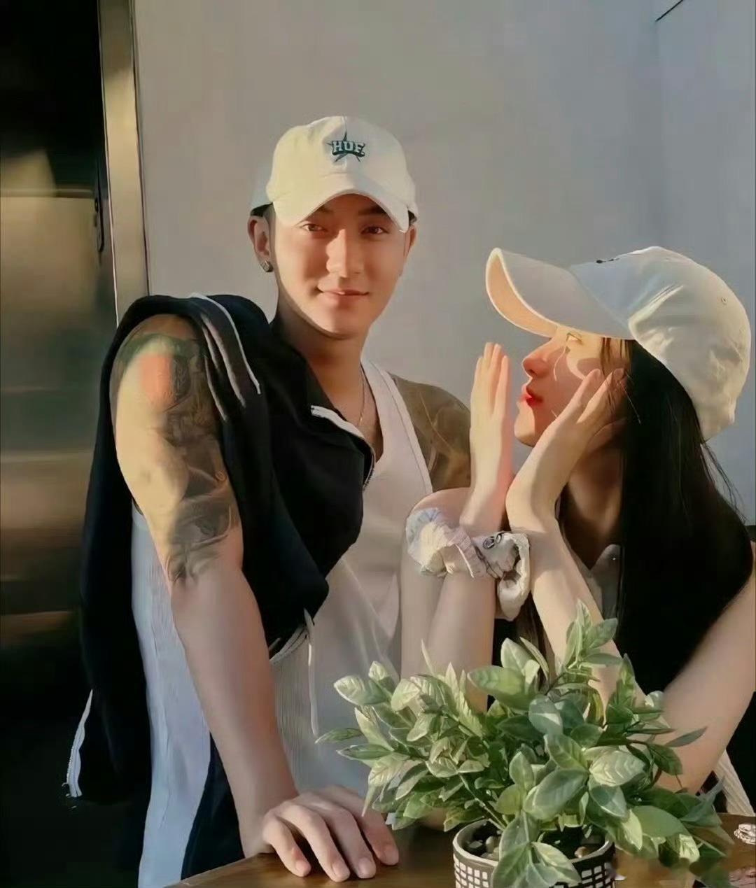 黄子韬训斥徐艺洋露腿霸道总裁入戏太深了，结婚了占有欲还这么强，黄子韬真的纯情人
