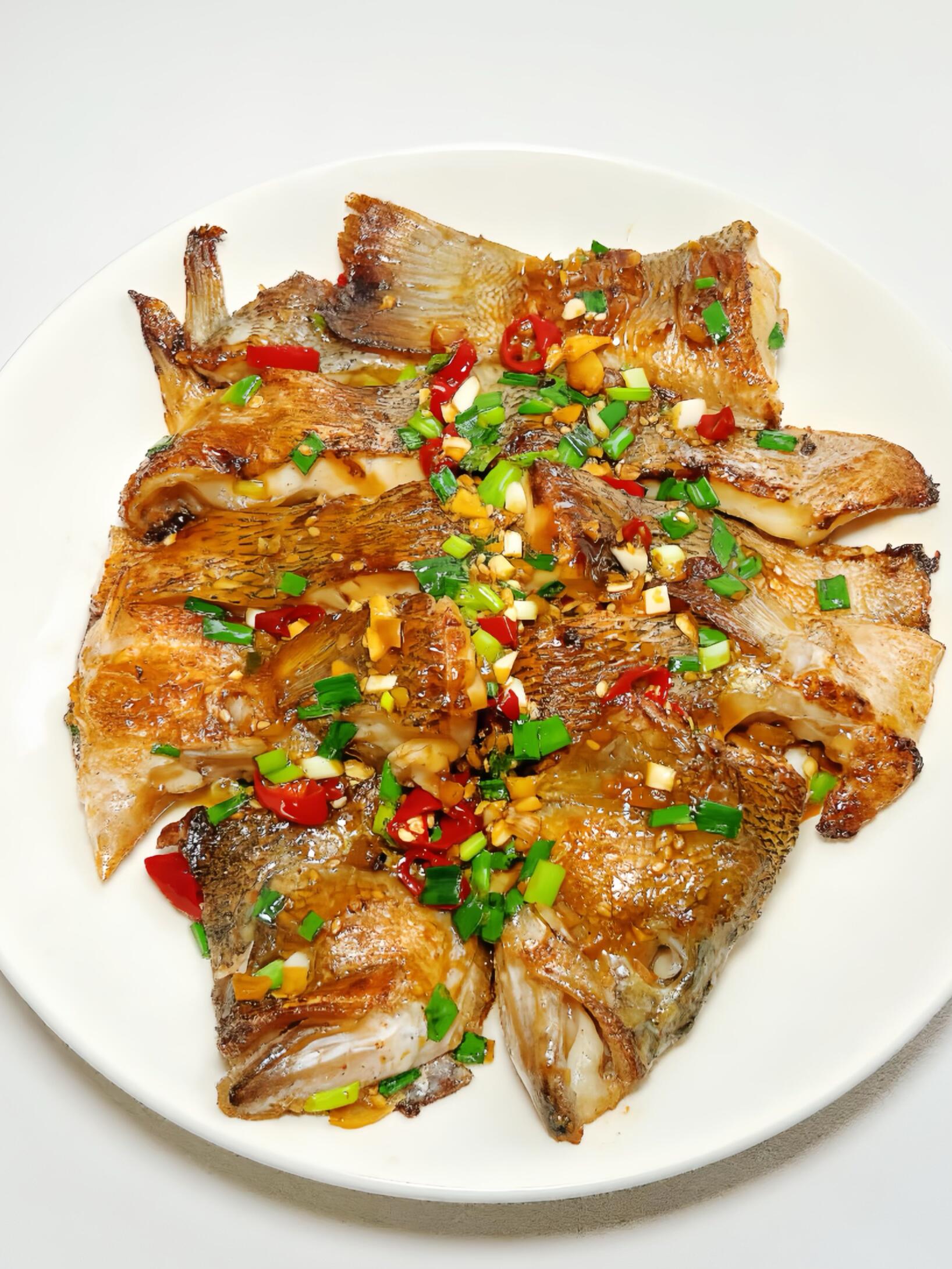 香煎鲈鱼✨焦香入味，下班10分钟搞定，太费米饭一定要试试这道香煎鲈鱼，真的太费