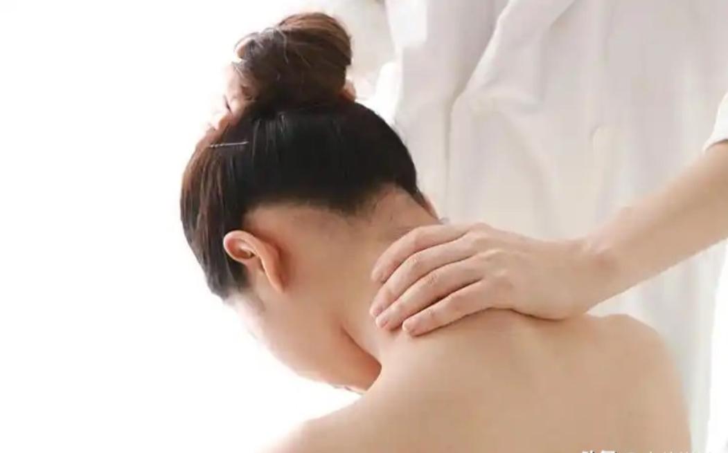 四川成都，一名女子身患癌症，加之女儿存在心理方面的困扰，她怀疑家中风水存在问题，