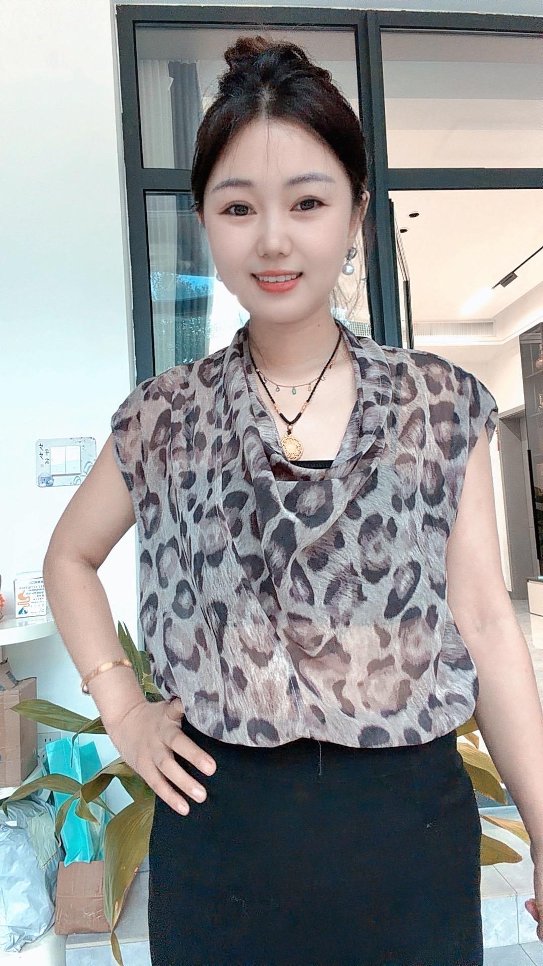 街拍热门穿搭何为微胖？你觉得怎么样穿搭才更有气质呢？