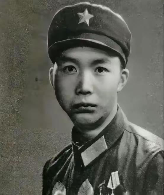 1979年，一个叫高华忠的士兵，接到了掩护全营撤退的死命令。战斗结束，任务完成，