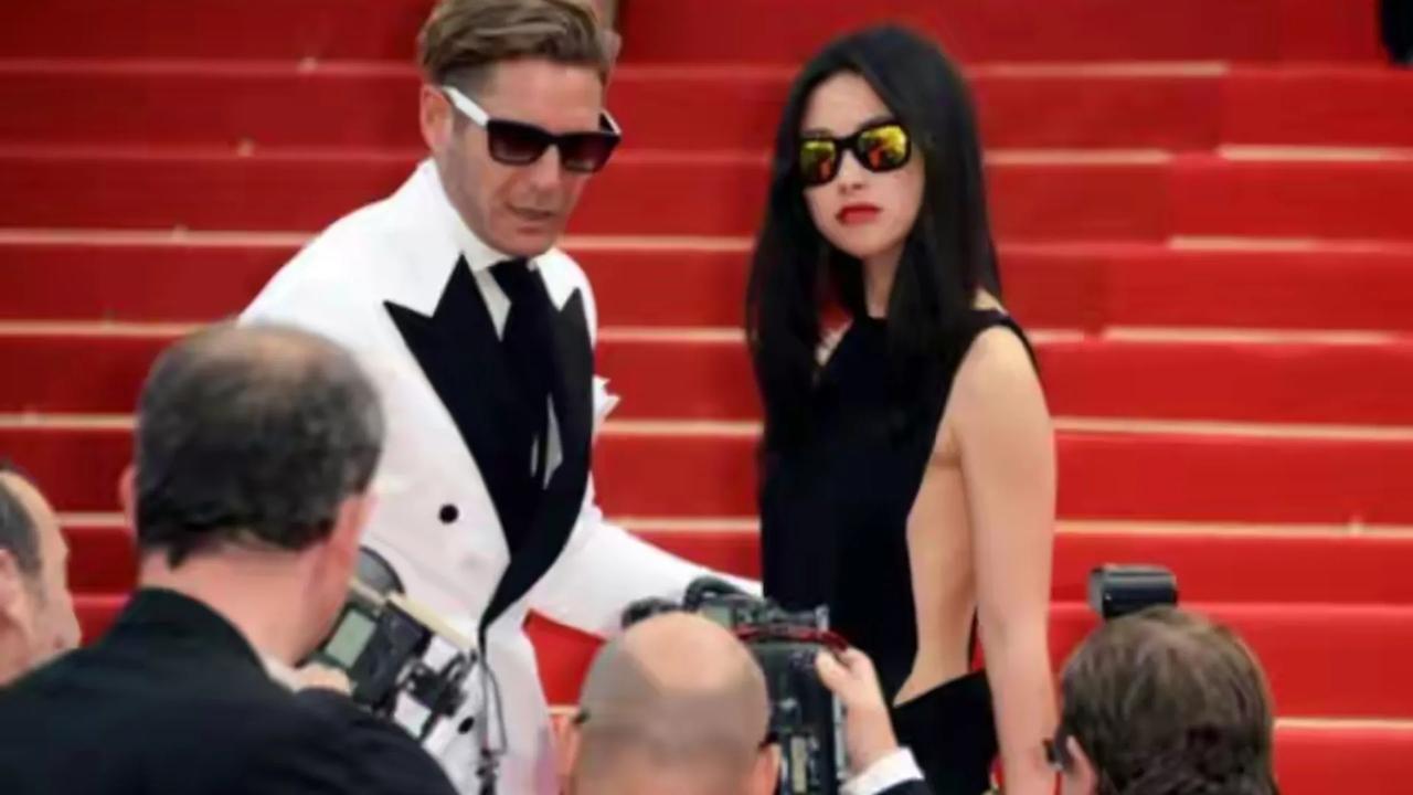 作为曾经连续多年入选“全球最美面孔”的女演员，朱珠的过往感情经历向来备受关注，4