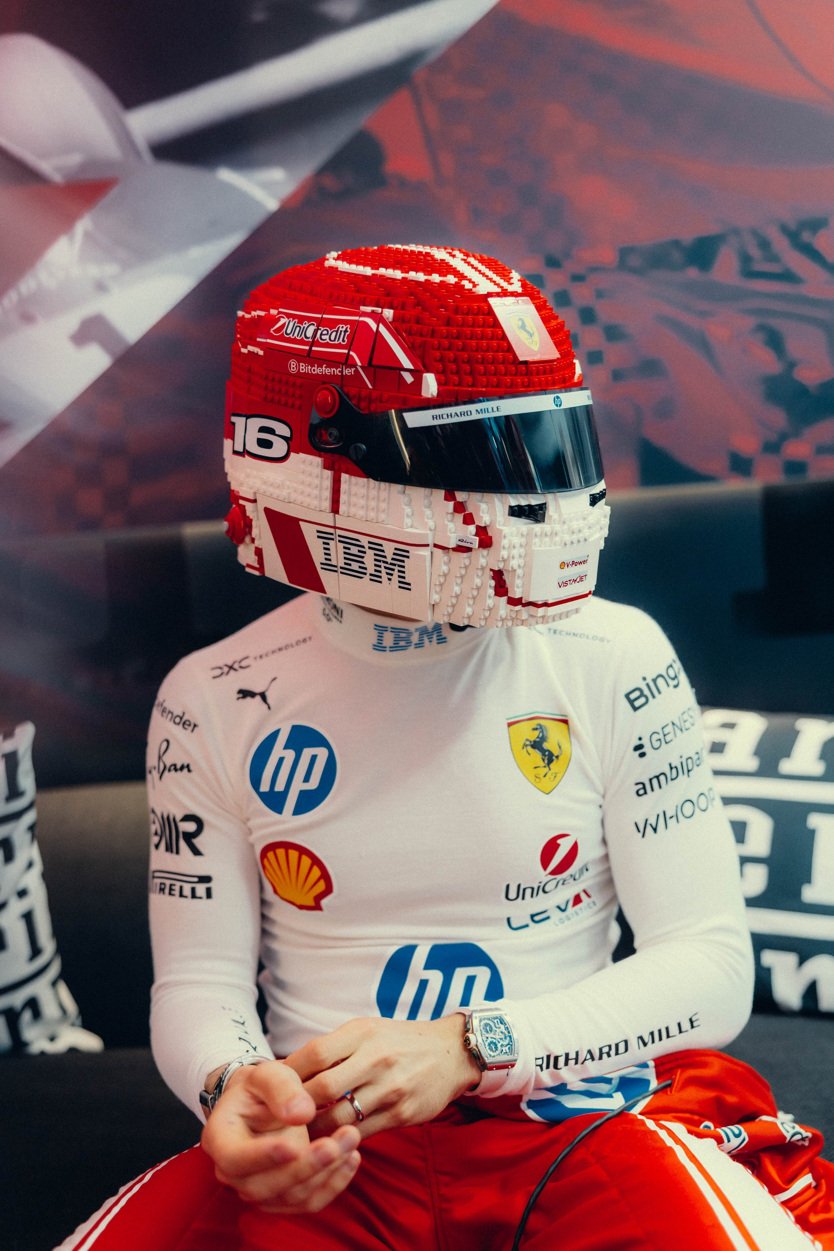 勒克莱尔在周五练习赛之后表示，梅赛德斯车队在二练中的表现令人印象十分深刻。勒克莱