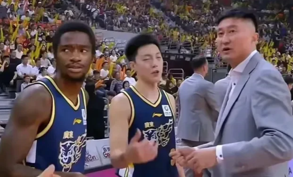 CBA外援注册关门的最后时刻，广东宏远取消了萨姆纳留下了萨林杰。广东宏远从四川