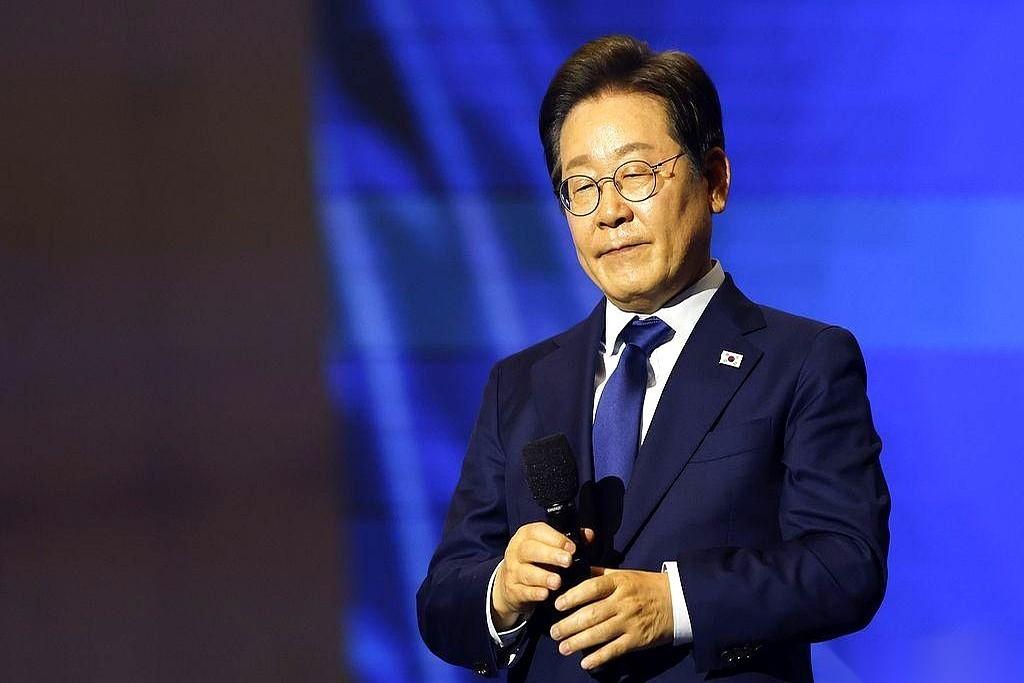 泽连斯基这回，真是把脸伸过去让人打。公开喊话，指名道姓让韩国给武器。那架势，就
