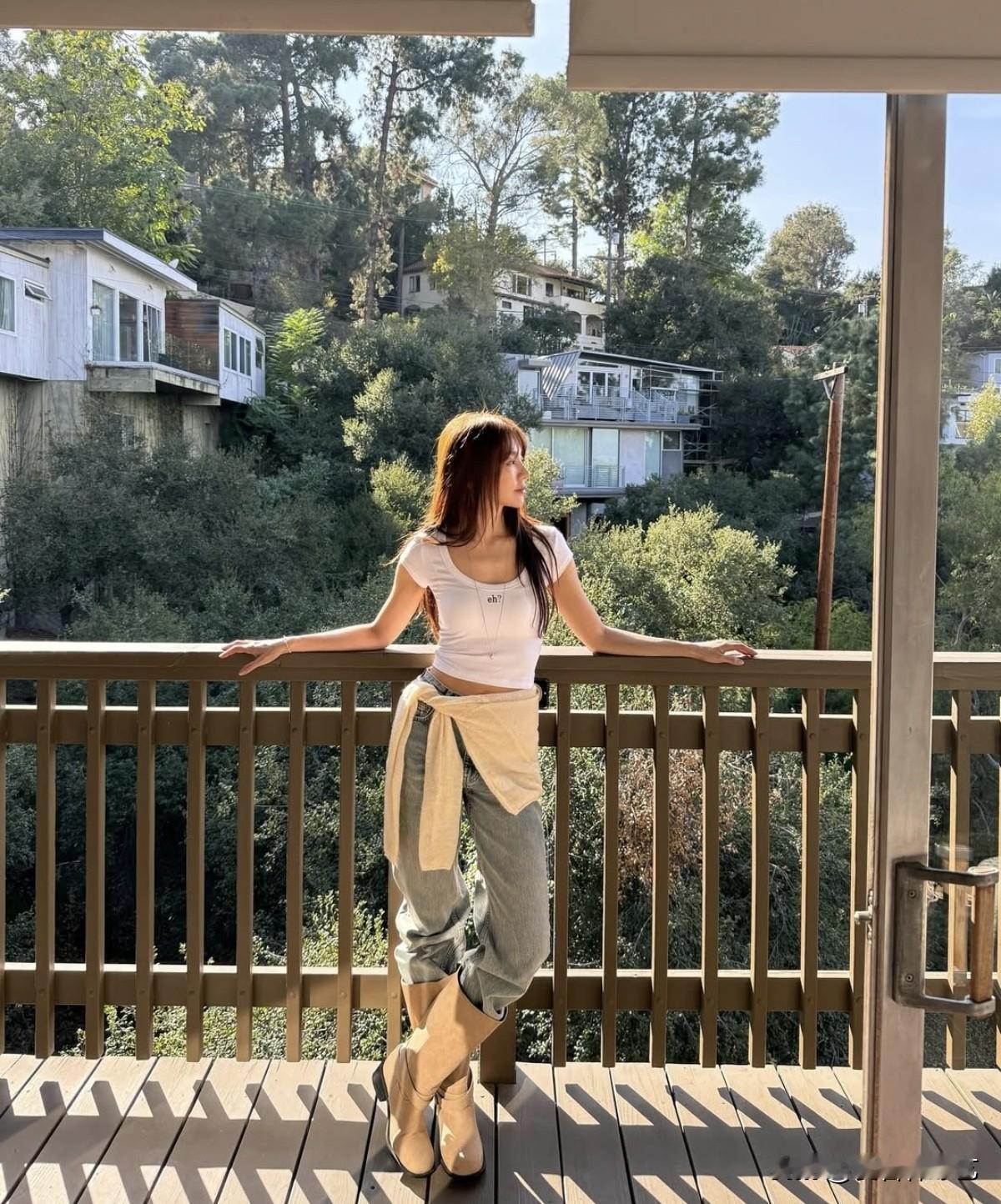 7日，演员尹恩惠在自己的Instagram上上传了照片。公开的照片中，尹恩惠站在