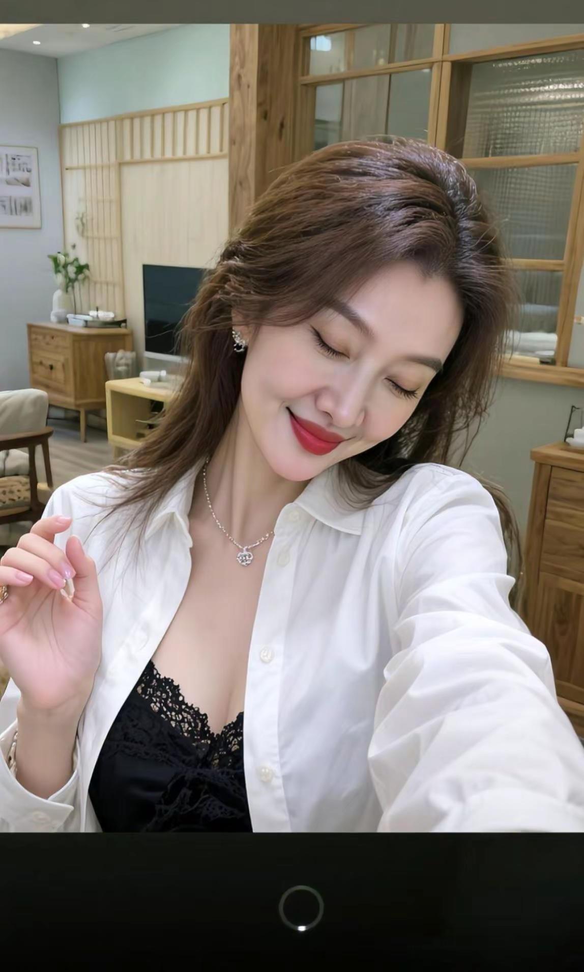 偶尔做一个温柔的人，不言不语，不争不抢，不紧不慢，淡然处之