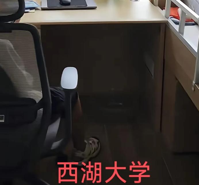 西湖大学VS福耀科技大学宿舍同样是民办大学，西湖大学学费一年6000元，住宿费